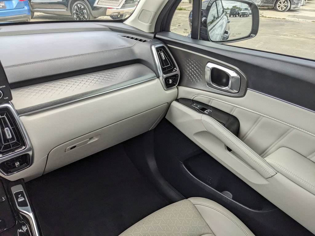 Certified 2023 Kia Sorento SX FWD image 18