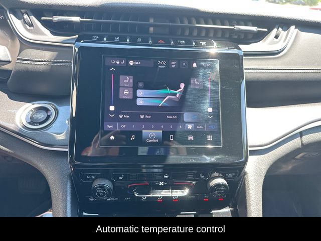 Used 2023 Jeep Grand Cherokee Altitude AWD/4WD image 13