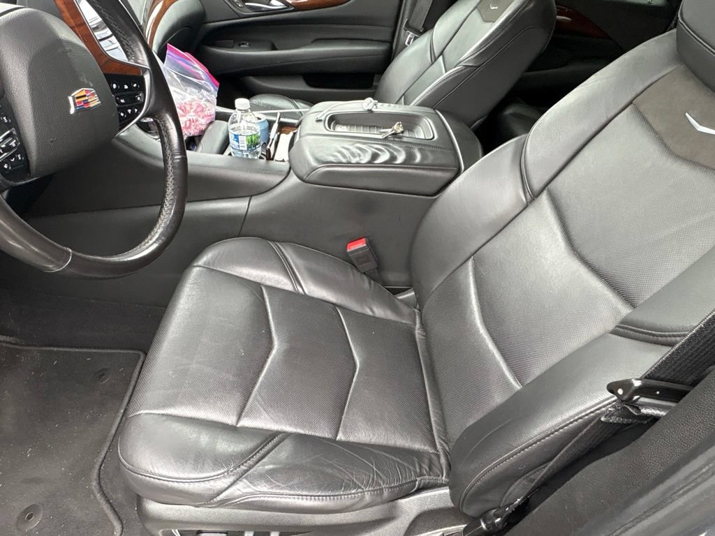 Used 2018 Cadillac Escalade Luxury AWD/4WD image 9