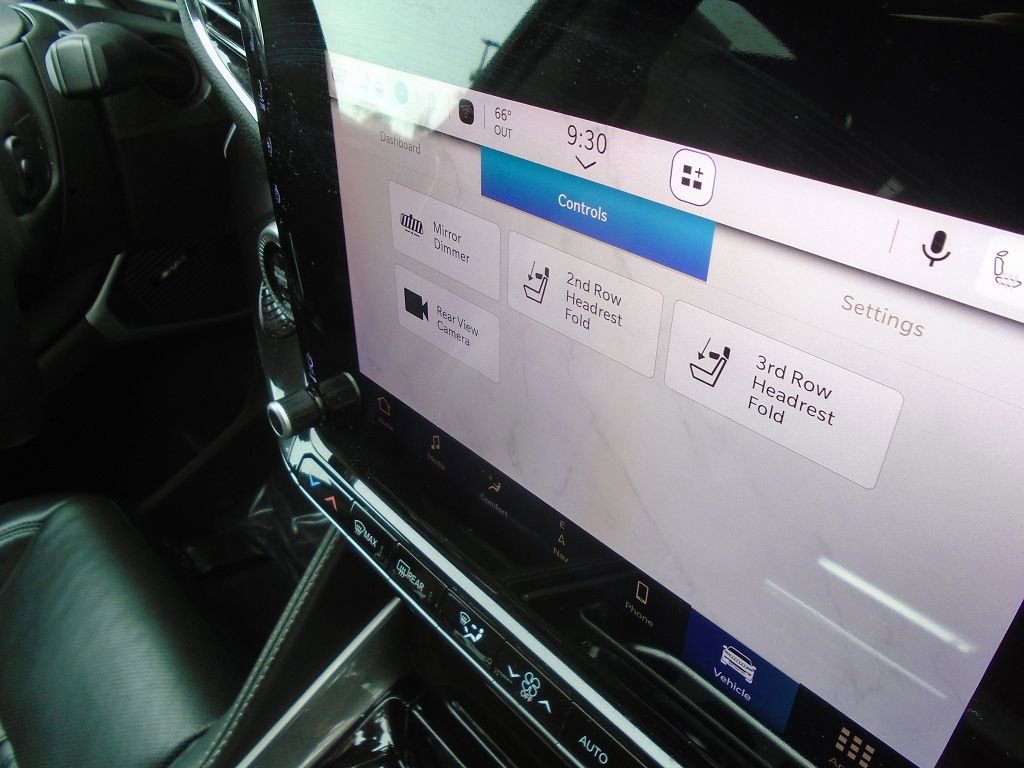 Used 2024 Jeep Wagoneer L Base image 27