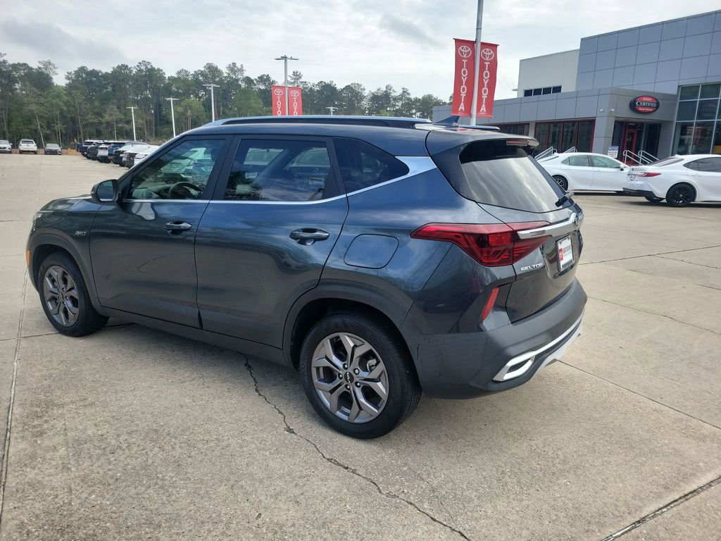 Used 2021 Kia Seltos EX image 3