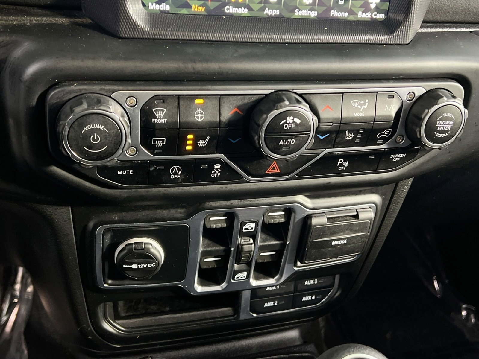 Used 2020 Jeep Wrangler Unlimited Sahara image 24