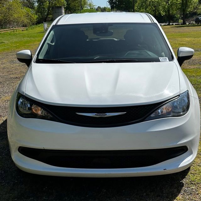 Used 2023 Chrysler Voyager LX FWD image 5