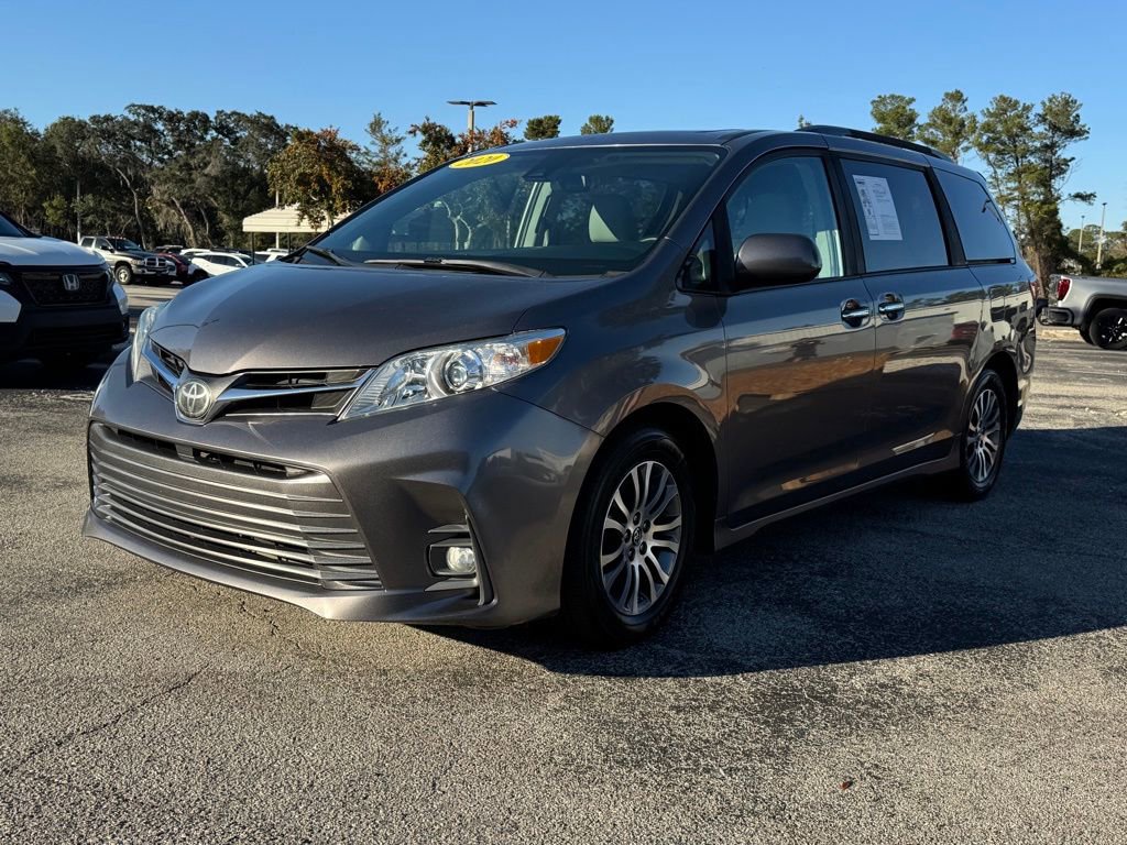 Used 2020 Toyota Sienna XLE Premium image 3