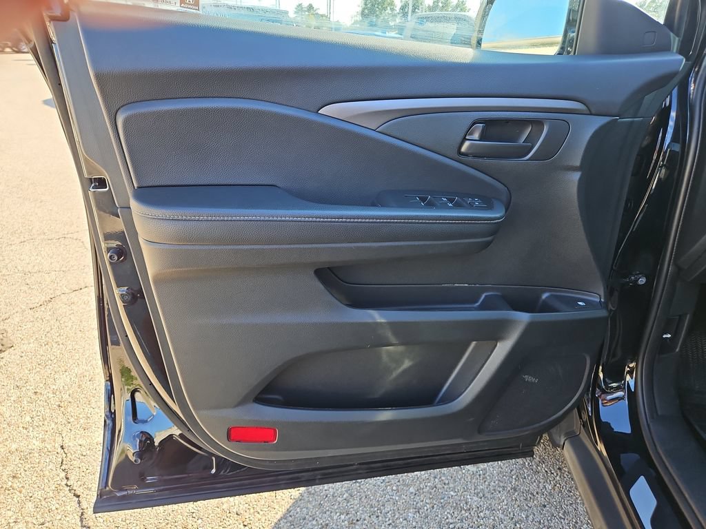 Used 2025 Honda Ridgeline Sport image 19