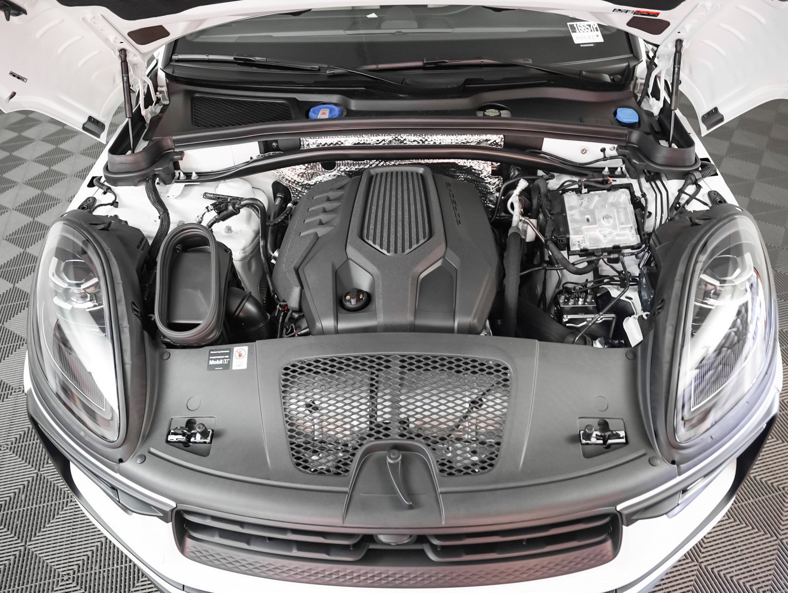 New 2026 Porsche Macan image 13