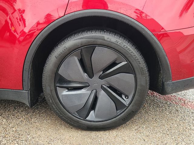 Used 2026 Tesla Model Y 2WD image 32