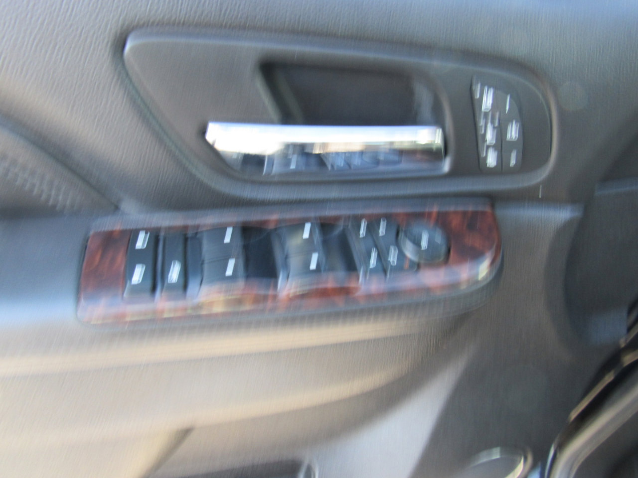 Used 2013 GMC Yukon XL Denali image 15