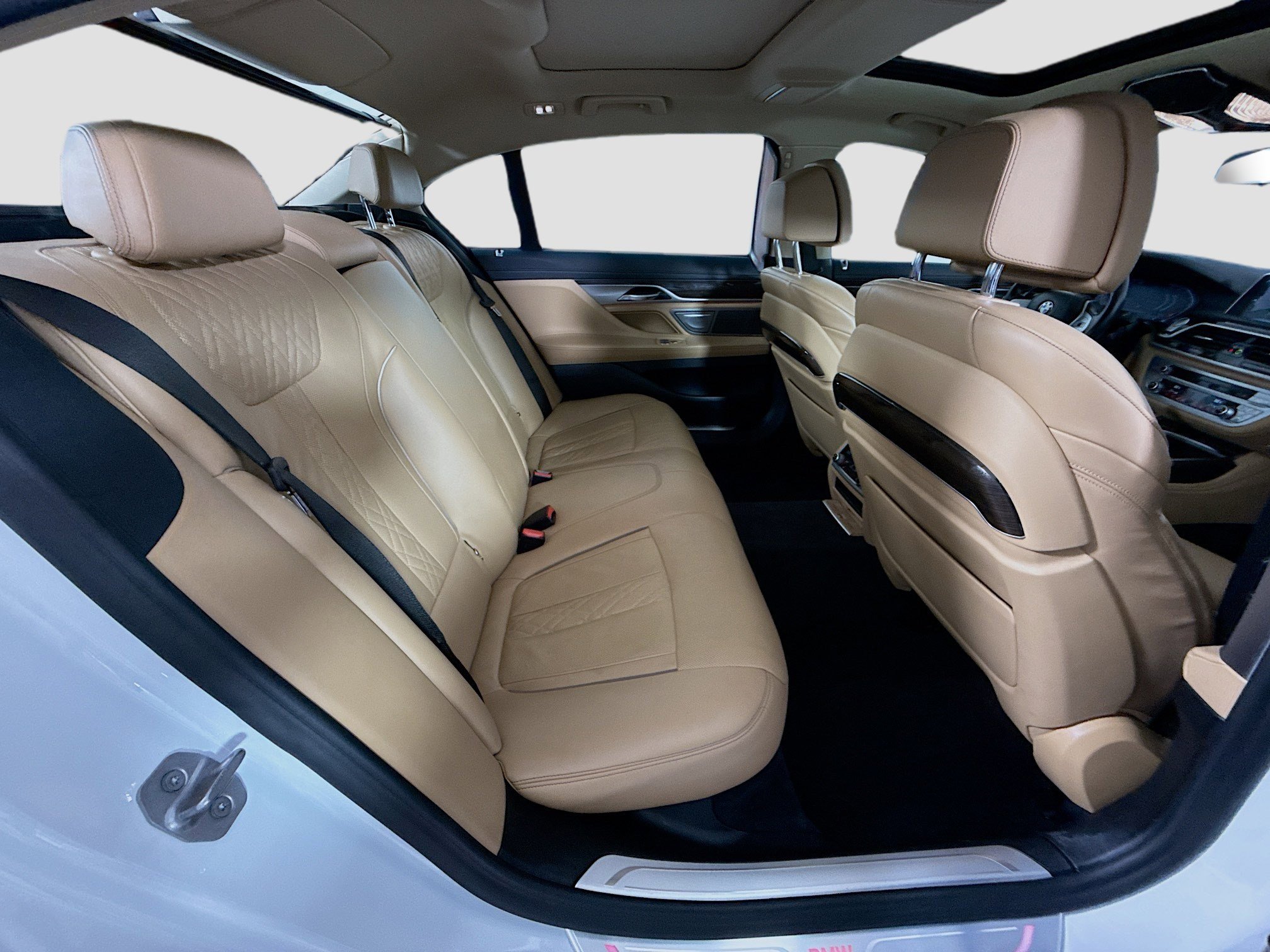 Used 2022 BMW 740i image 27