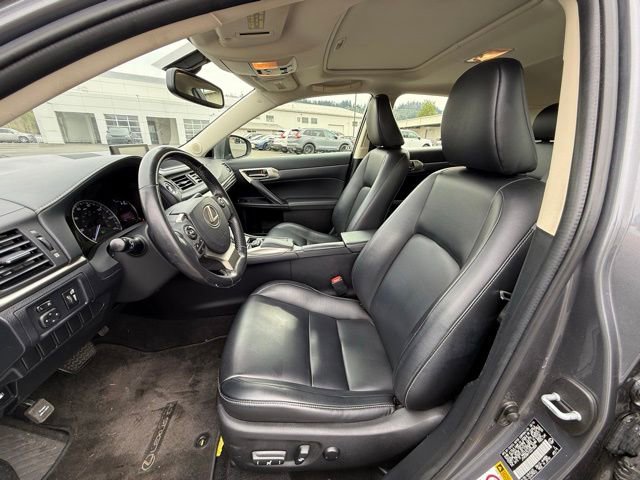 Used 2016 Lexus CT 200h w/ Navigation Package image 12