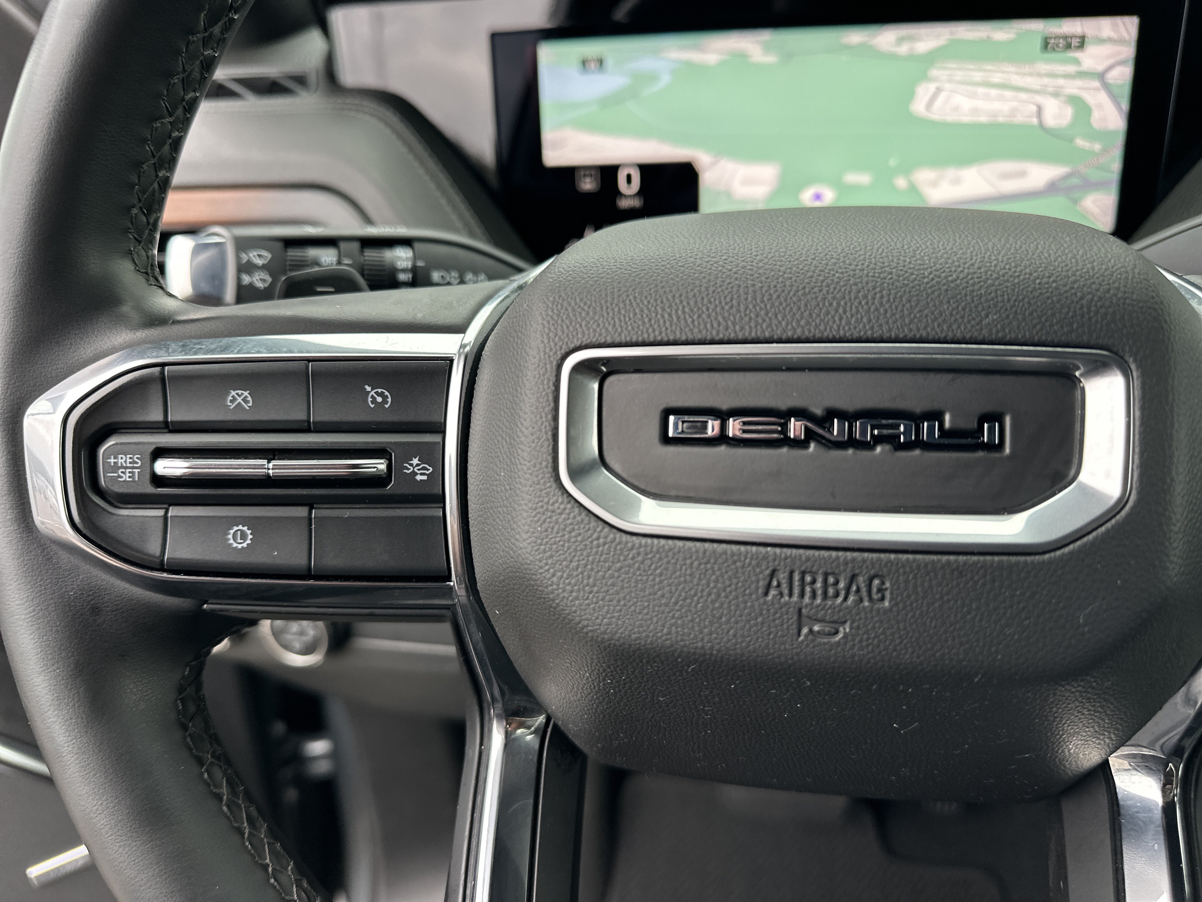 Used 2025 GMC Yukon XL Denali RWD image 25