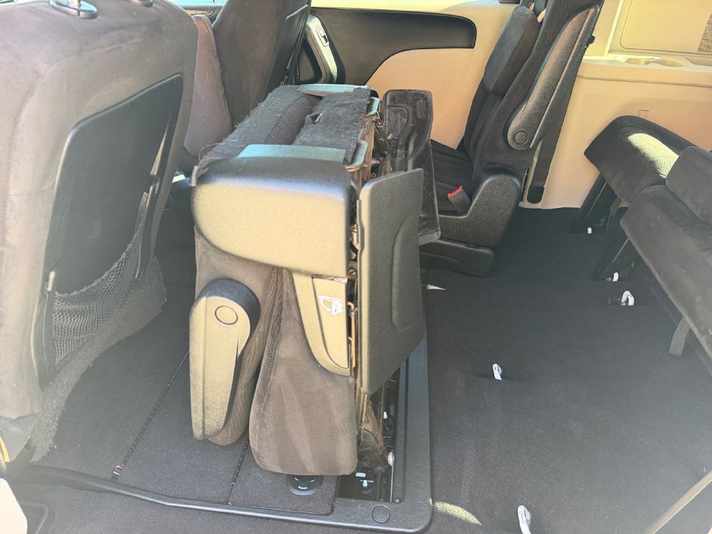 Used 2013 Dodge Grand Caravan SXT w/ Rear Park Assist Pkg FWD image 15
