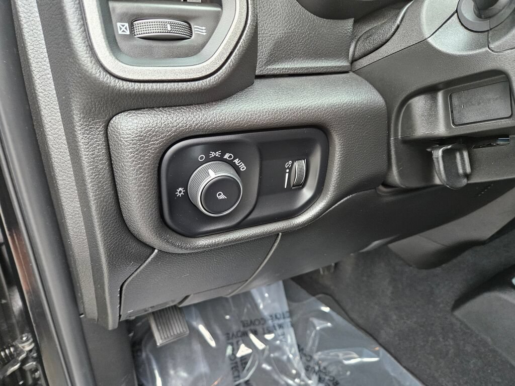 Used 2024 RAM 3500 Tradesman w/ Convenience Group AWD/4WD image 22