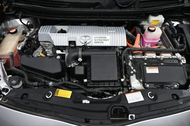 Used 2015 Toyota Prius Five FWD image 20