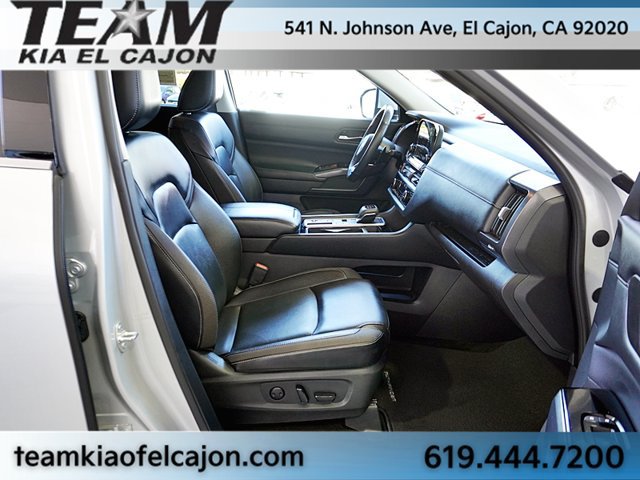 Used 2024 Nissan Pathfinder SL FWD image 12