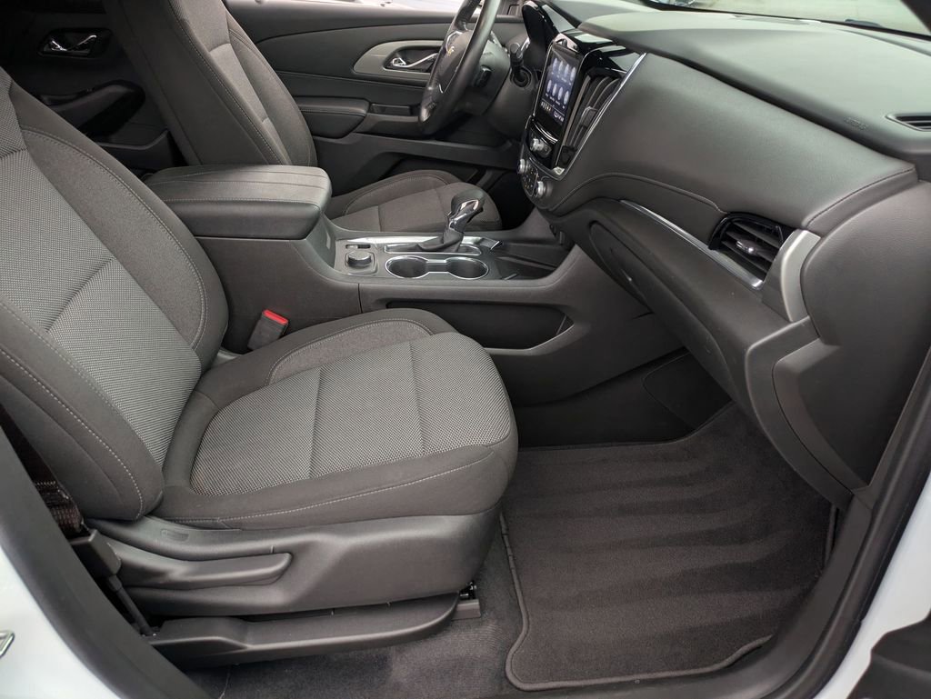 Used 2022 Chevrolet Traverse LT FWD image 21