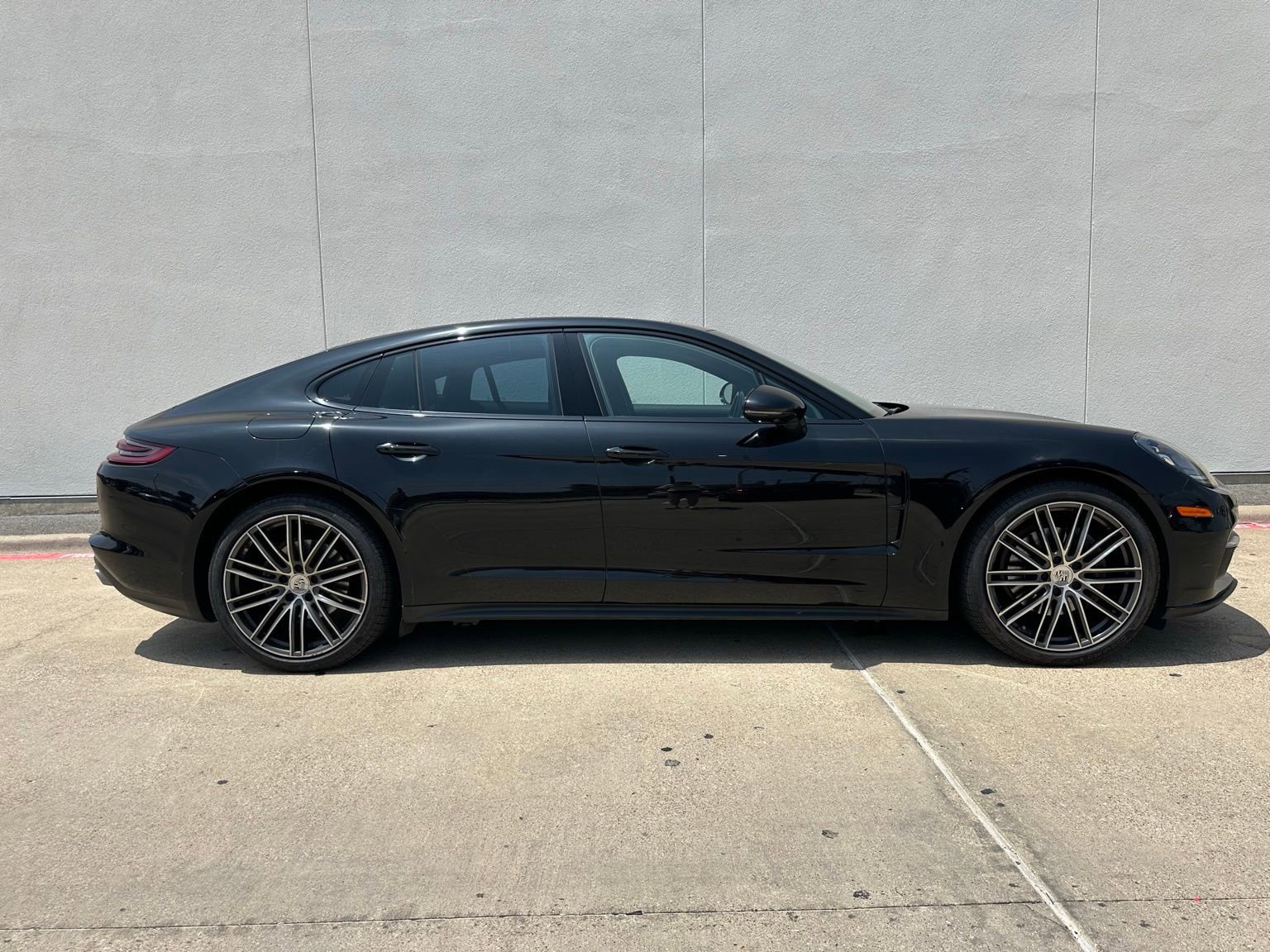 Used 2017 Porsche Panamera 4 AWD/4WD image 9
