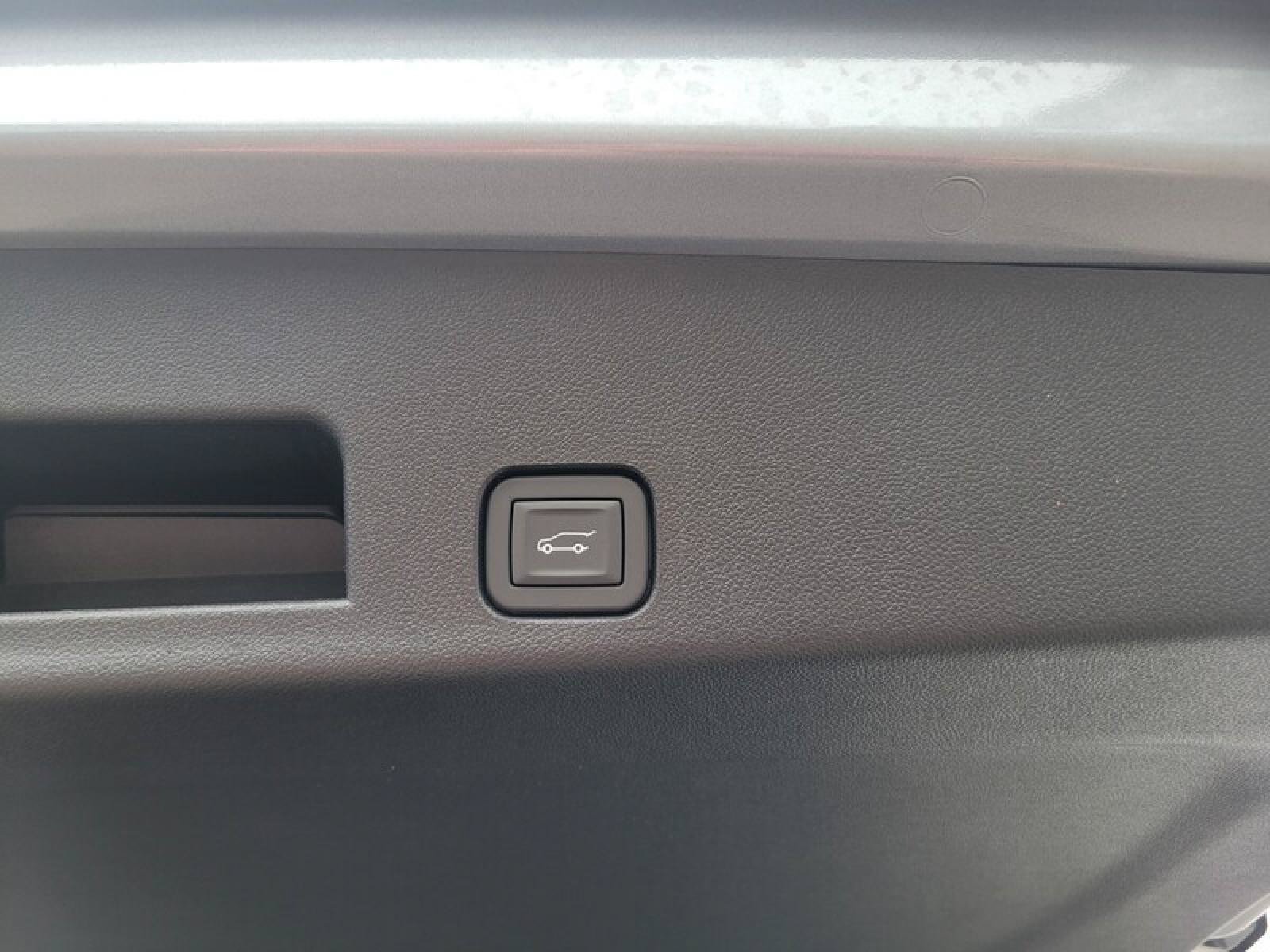New 2026 GMC Acadia Elevation w/ Elevation Premium Package FWD image 8