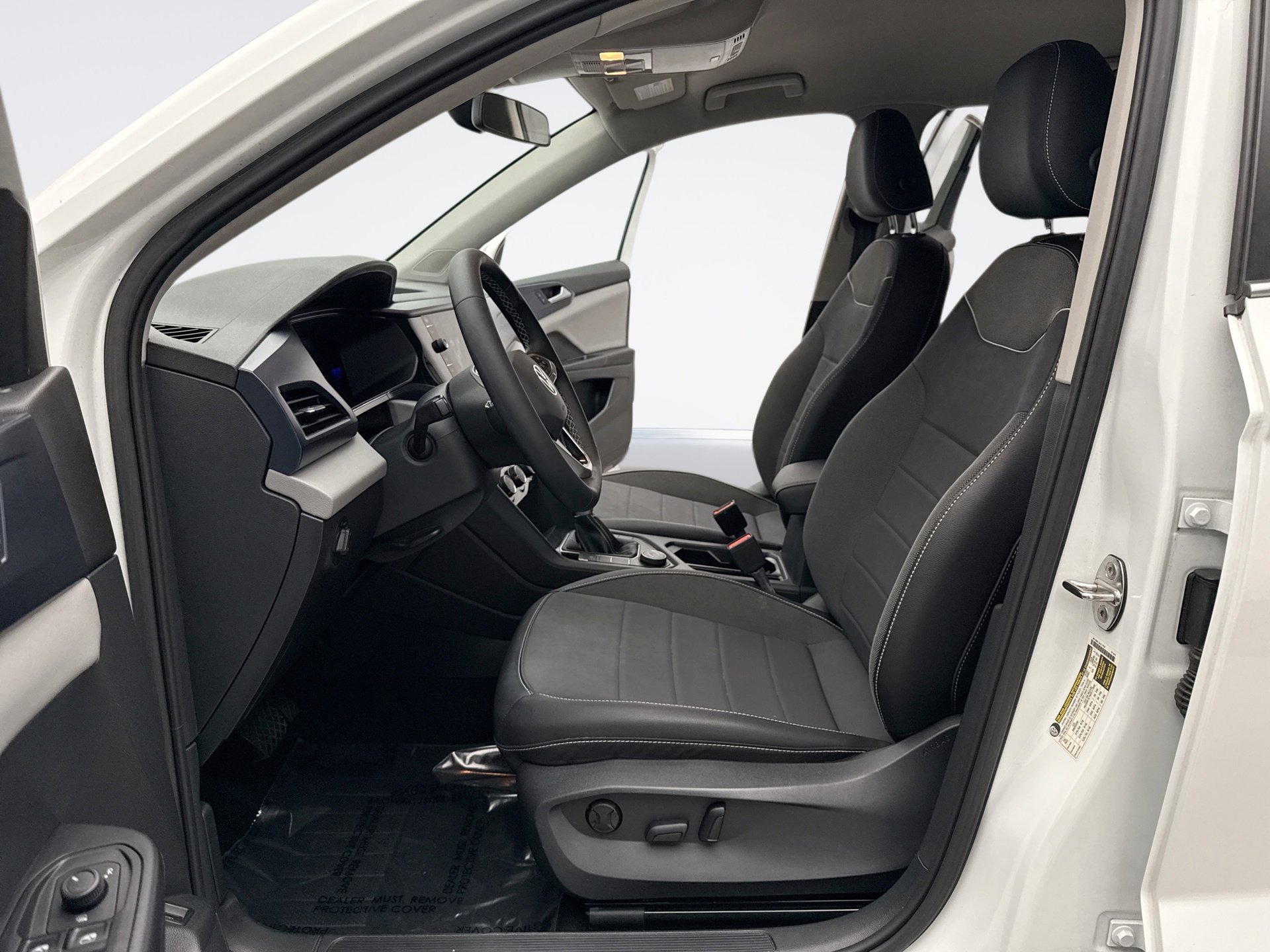 Used 2023 Volkswagen Taos SE image 11