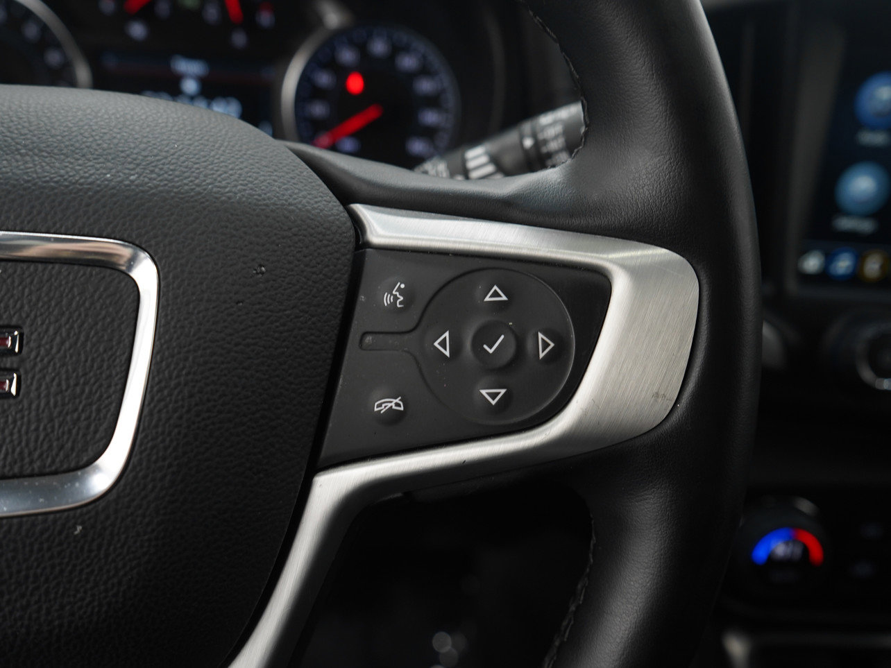 Used 2024 GMC Terrain SLT image 27