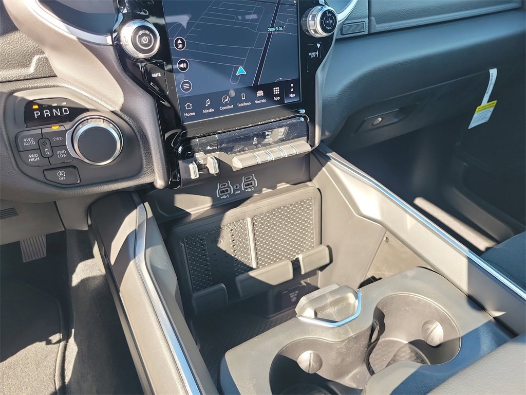 New 2026 RAM 1500 4x4 Crew Cab image 21