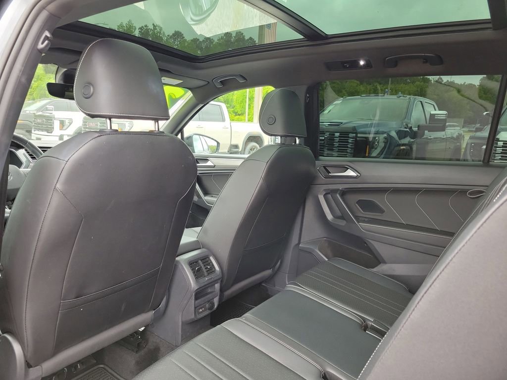 Used 2023 Volkswagen Tiguan SE R-Line FWD image 14