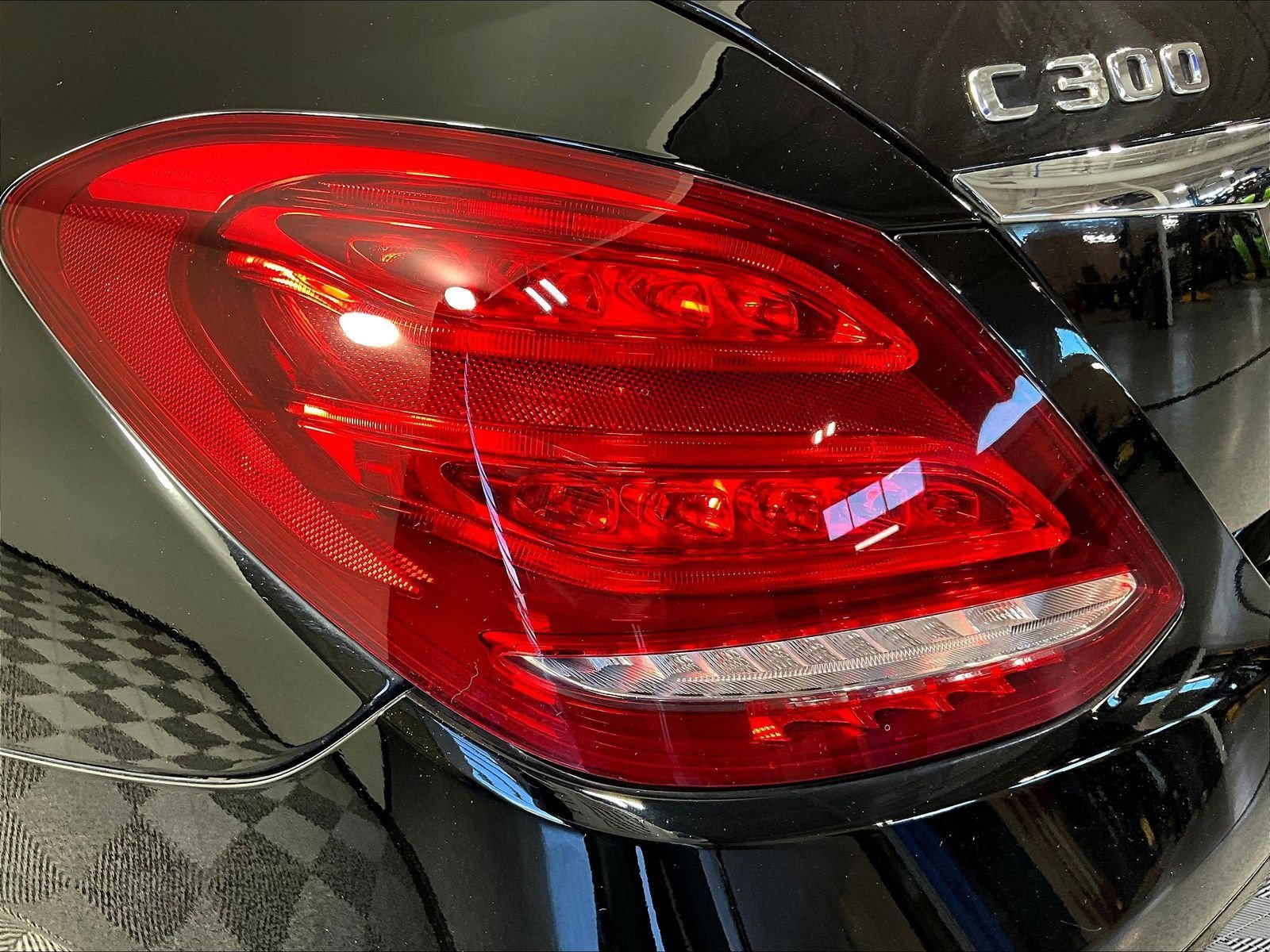 Used 2018 Mercedes-Benz C 300 4MATIC Sedan image 20