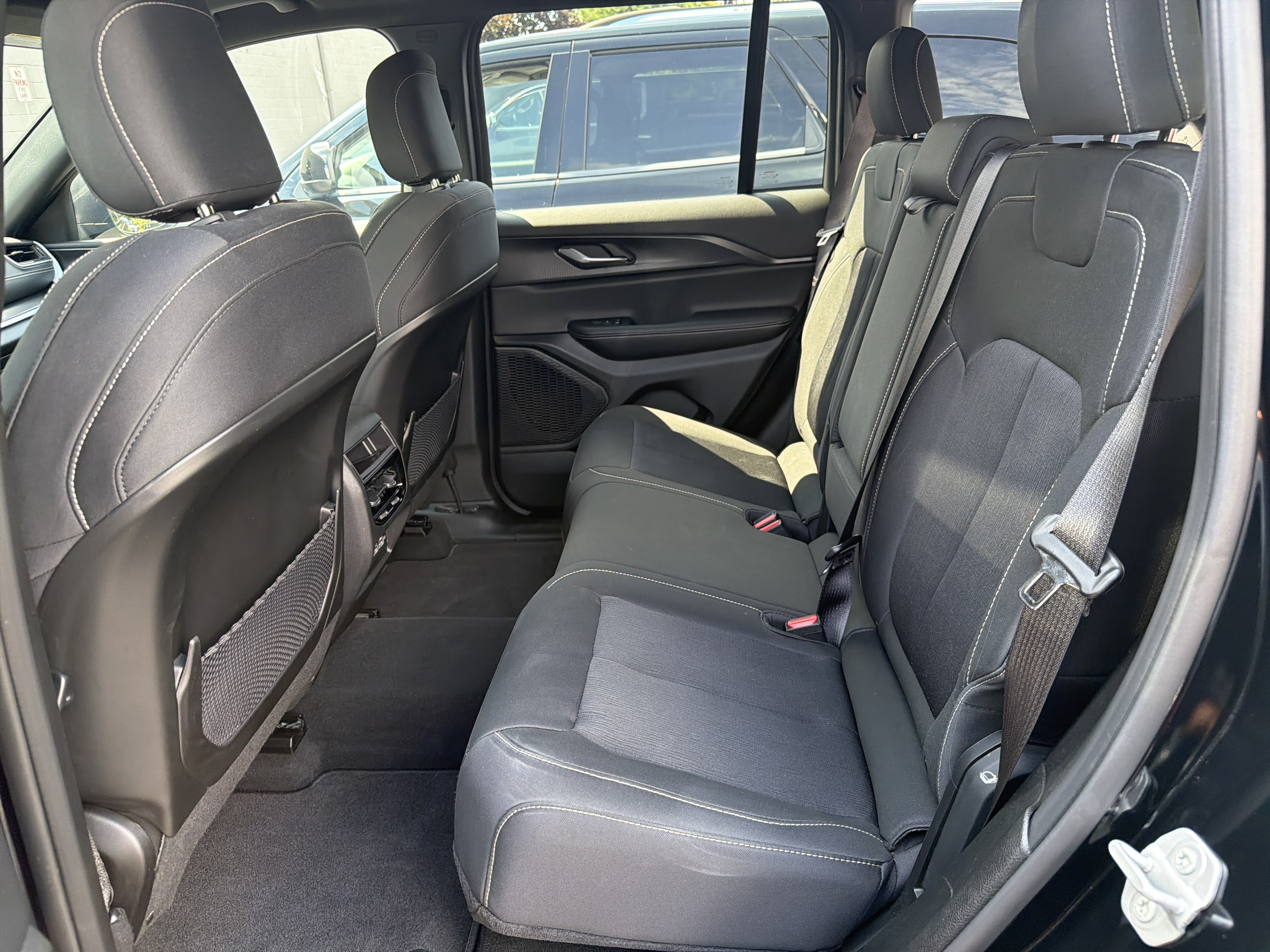 Used 2025 Jeep Grand Cherokee Laredo X w/ Luxury Tech Group I AWD/4WD image 11