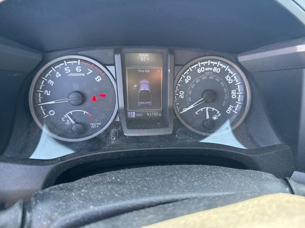 Used 2018 Toyota Tacoma TRD Off-Road AWD/4WD image 12