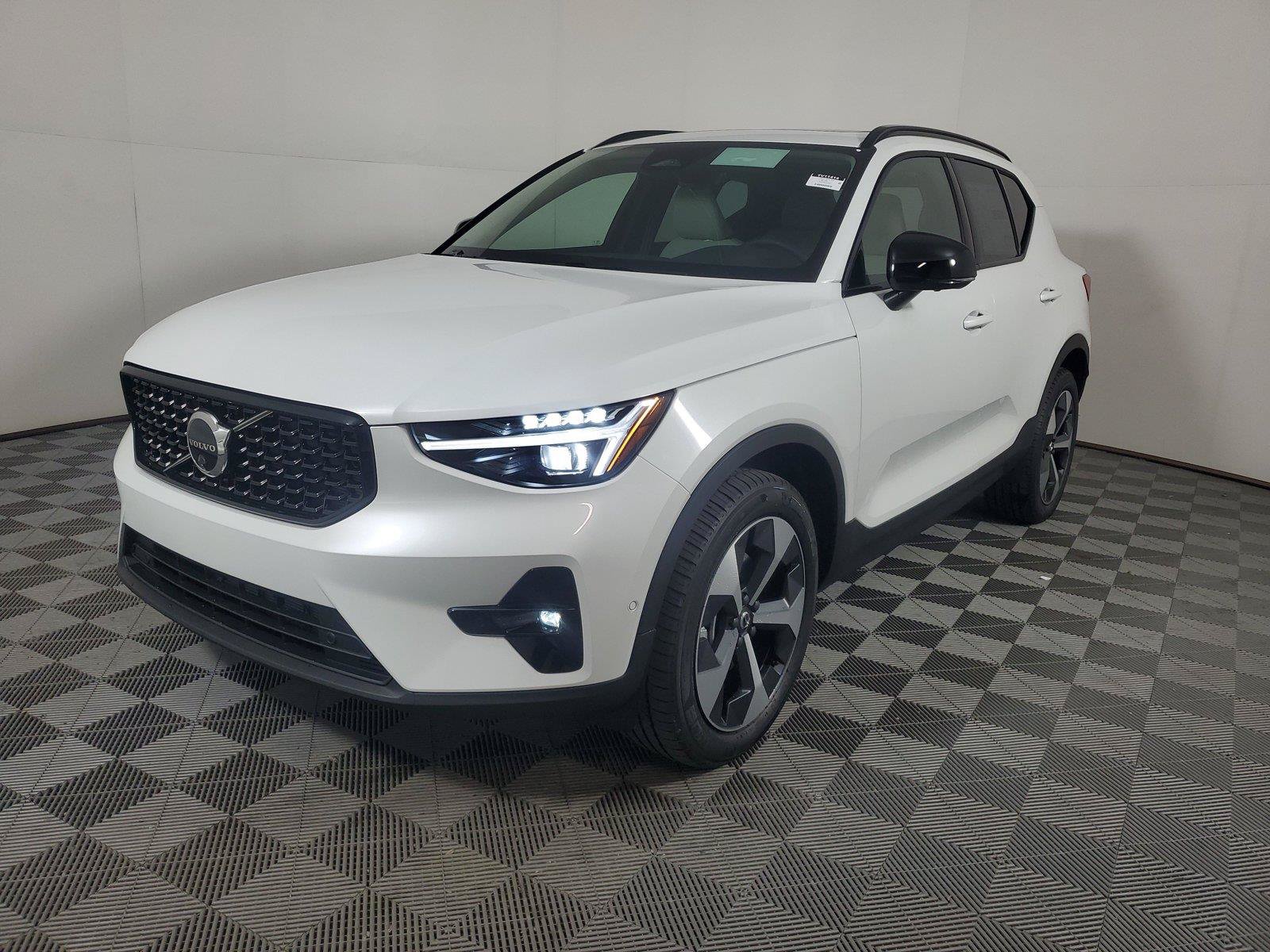New 2026 Volvo XC40 B5 Plus w/ Protection Package Premier AWD/4WD image 3