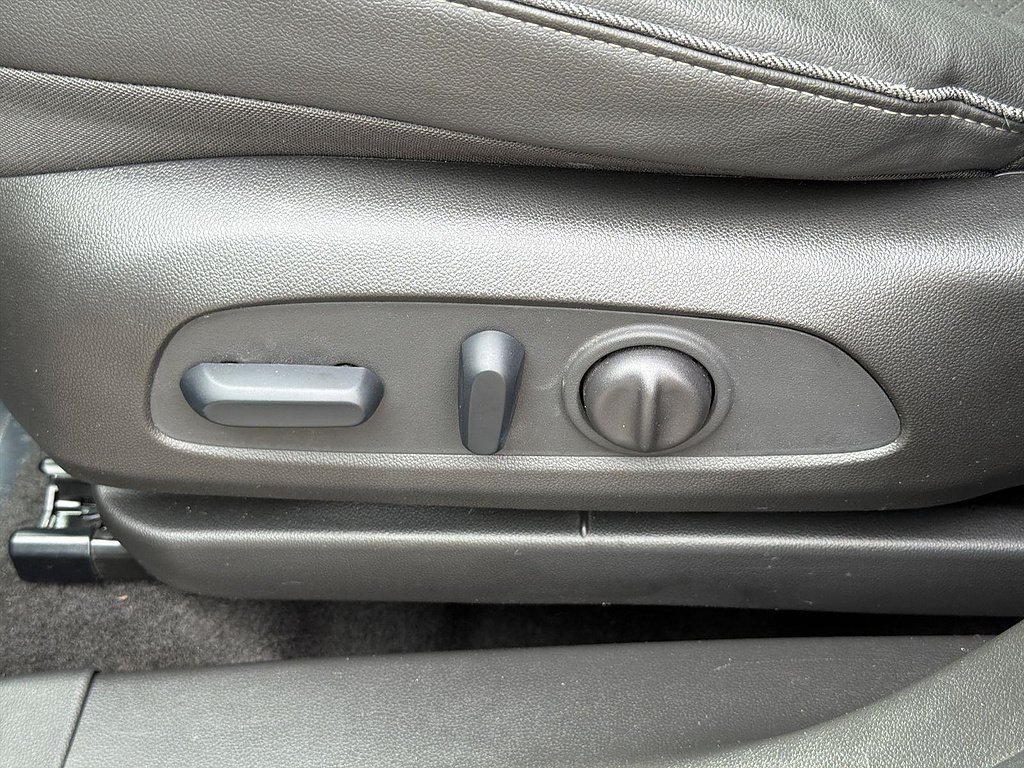 Used 2023 Buick Encore GX Essence w/ Experience Buick Package FWD image 32