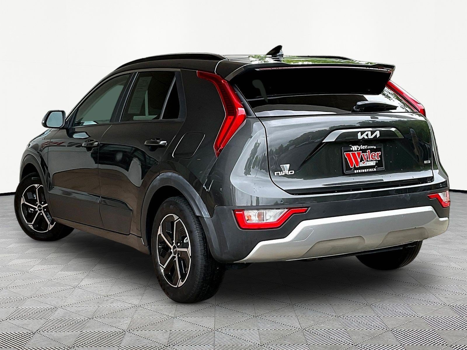 Used 2023 Kia Niro EX FWD image 4