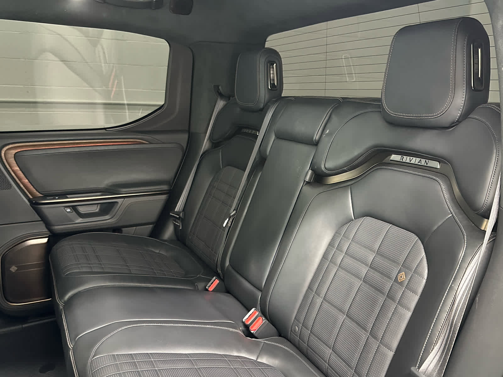 Used 2025 Rivian R1T Premium image 16