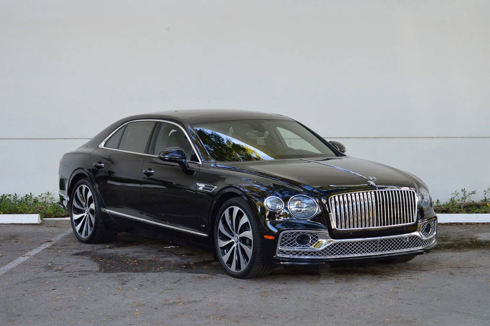 Used 2022 Bentley Flying Spur V8 image 19