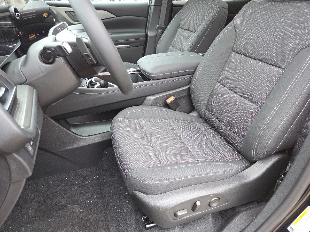 New 2027 Chevrolet Traverse LT w/ Sun and Wheel Package AWD/4WD image 31