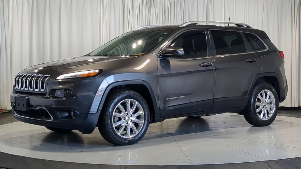 Used 2016 Jeep Cherokee Limited w/ Luxury Group AWD/4WD image 5