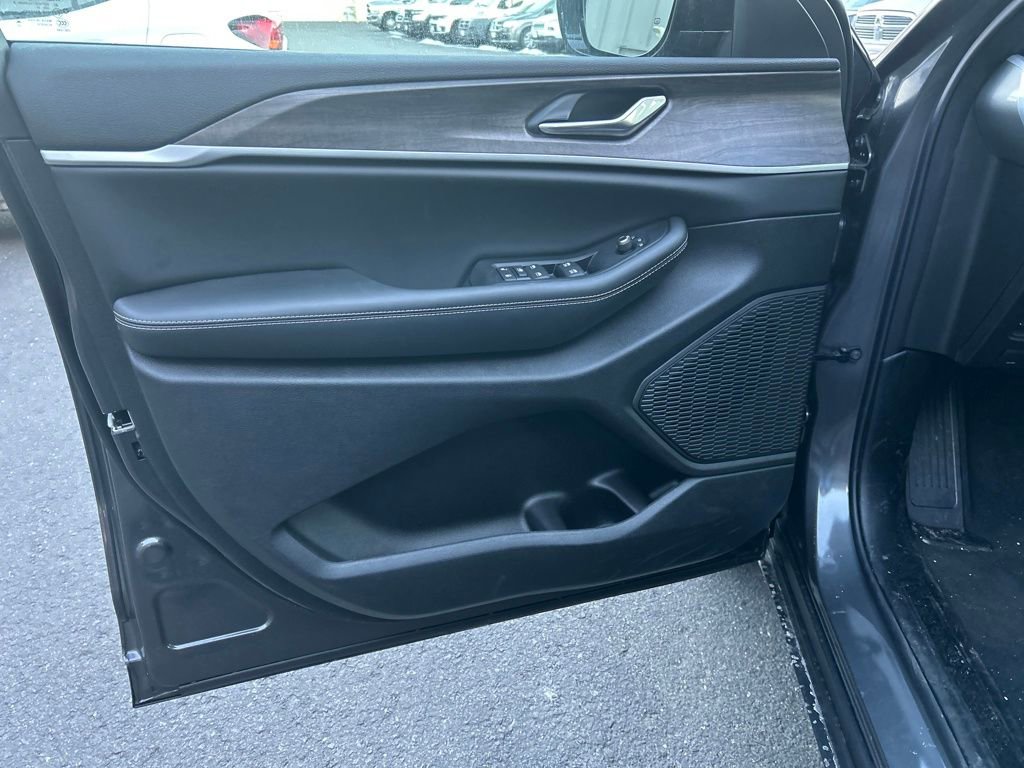 New 2026 Jeep Grand Cherokee Altitude image 11