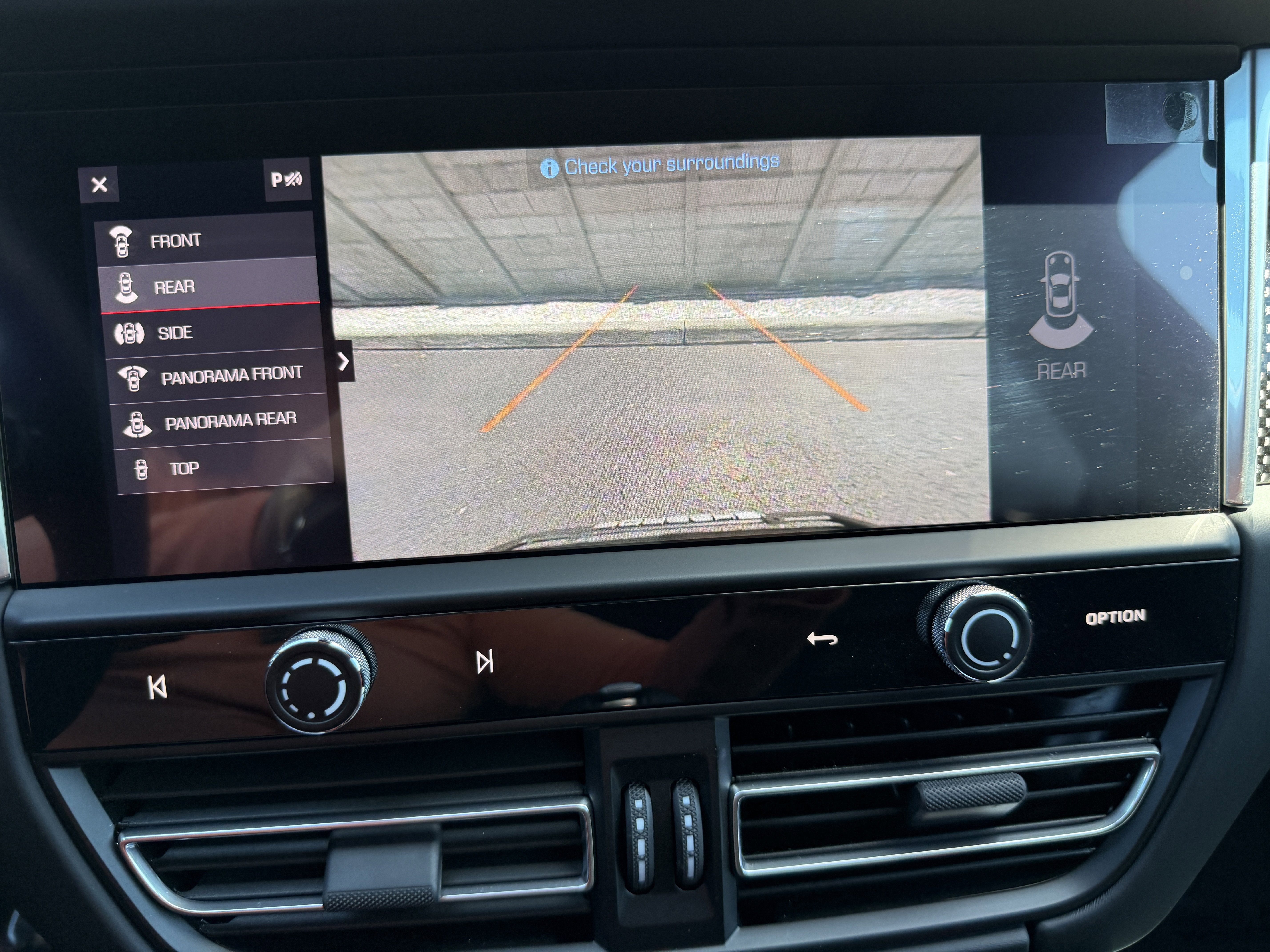 Certified 2025 Porsche Macan GTS image 28