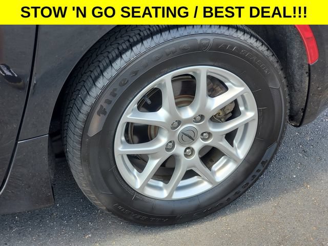 Used 2023 Chrysler Voyager LX FWD image 6