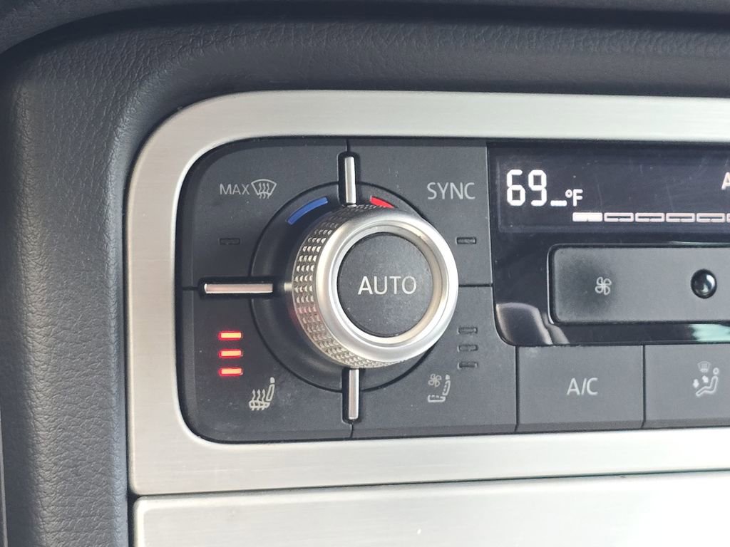 Used 2017 Volkswagen Touareg Wolfsburg Edition image 18