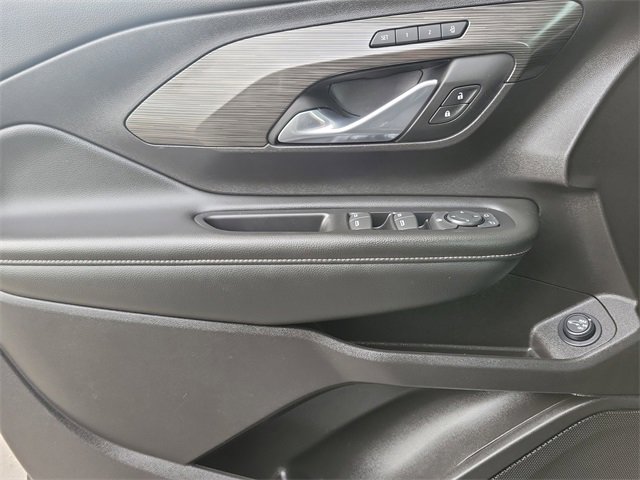 Used 2024 GMC Terrain SLT image 20