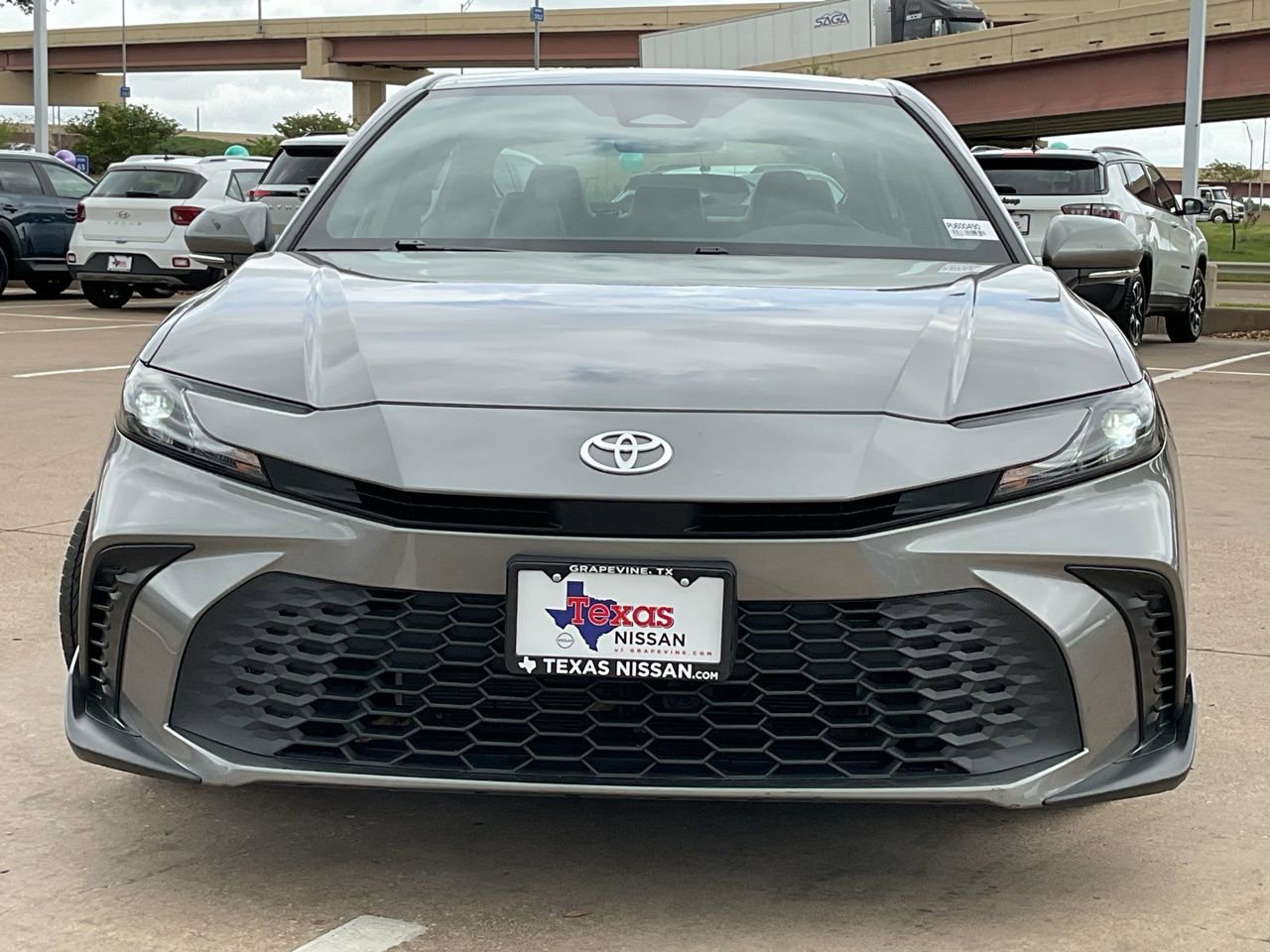 Used 2025 Toyota Camry SE image 3