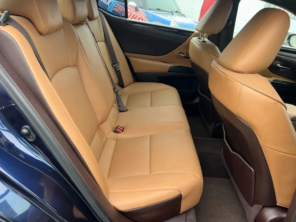 Used 2021 Lexus ES 350 w/ Premium Package image 17