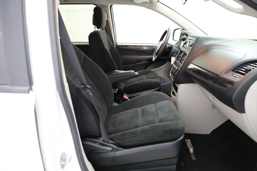 Used 2016 Dodge Grand Caravan SE w/ Quick Order Package 29E SE FWD image 9