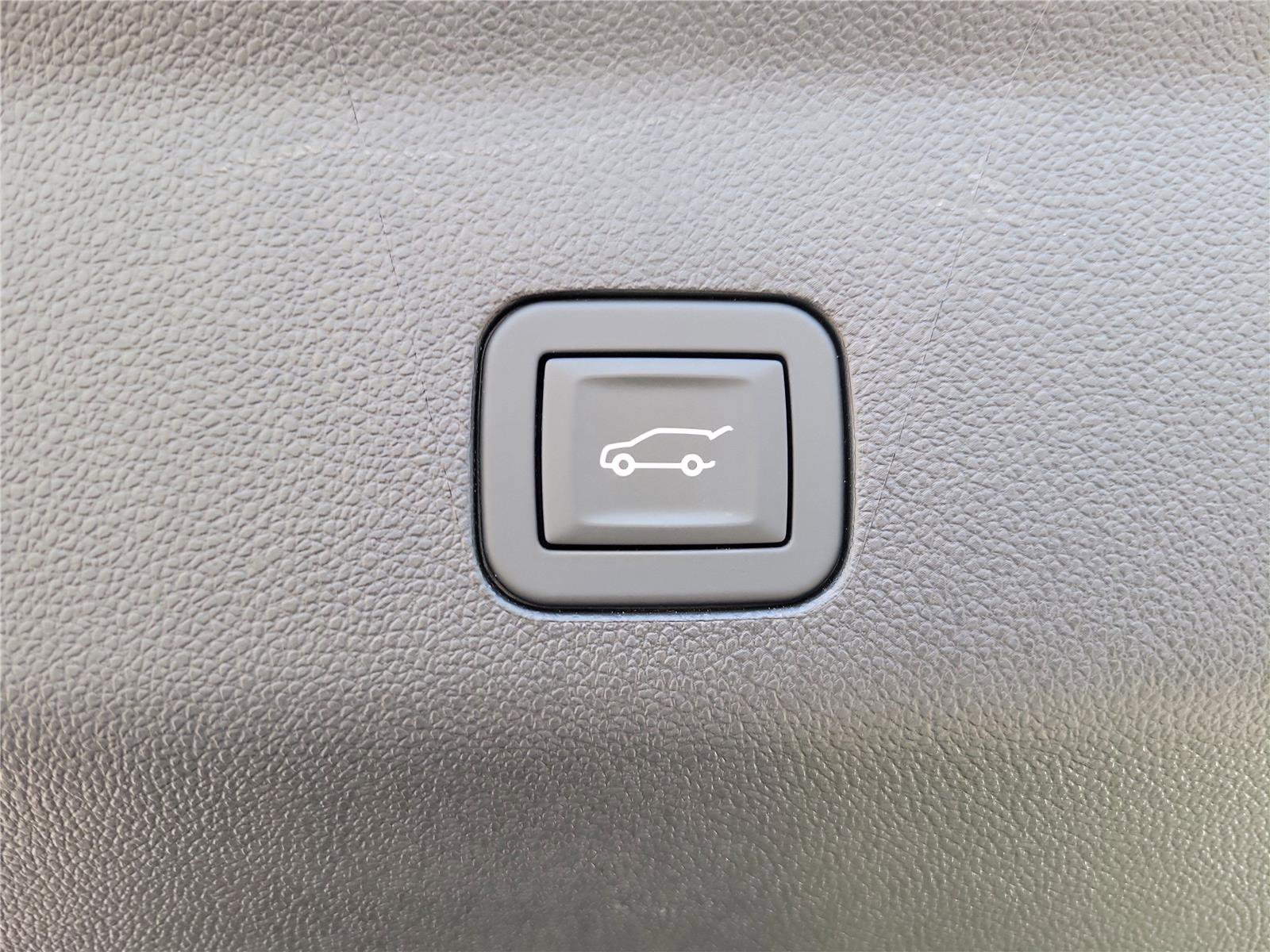 Used 2025 Chevrolet Suburban High Country AWD/4WD image 10