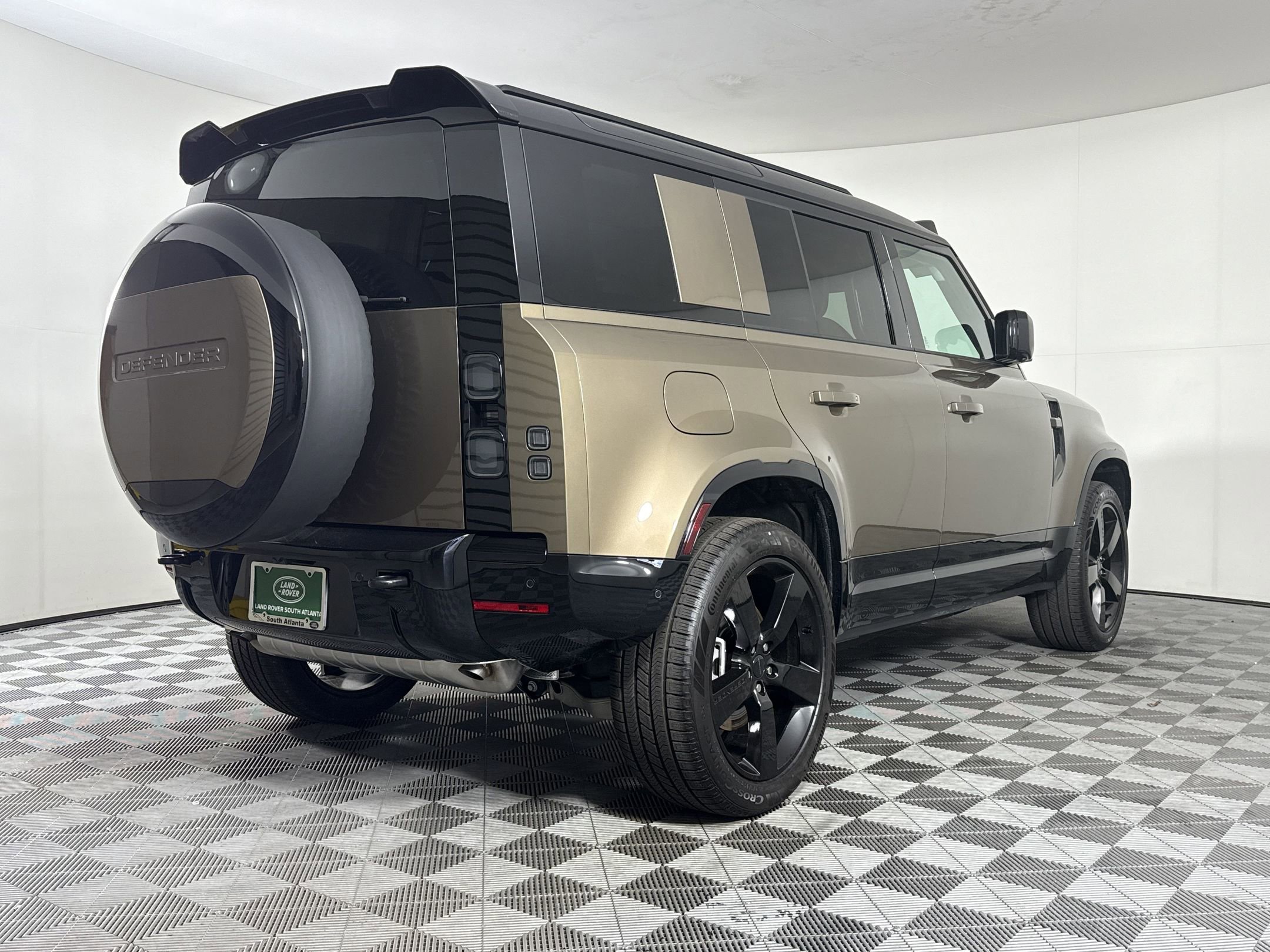 New 2026 Land Rover Defender 110 X-Dynamic SE image 10