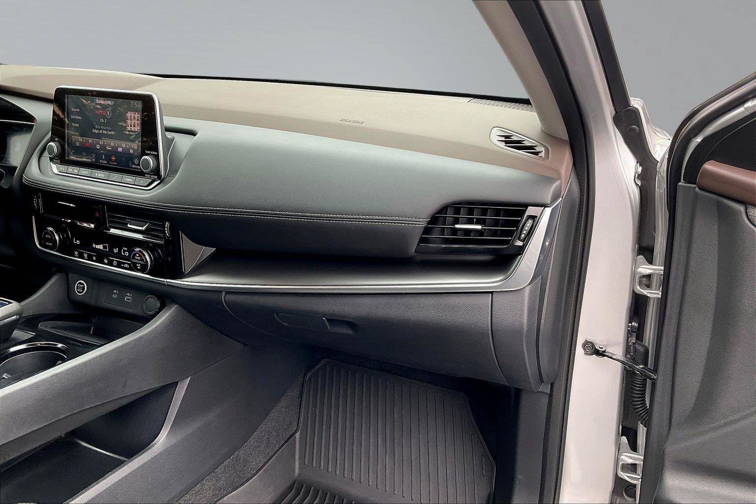Certified 2022 Nissan Rogue SV FWD image 18