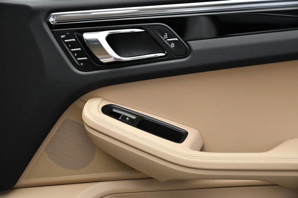 Certified 2025 Porsche Macan image 46