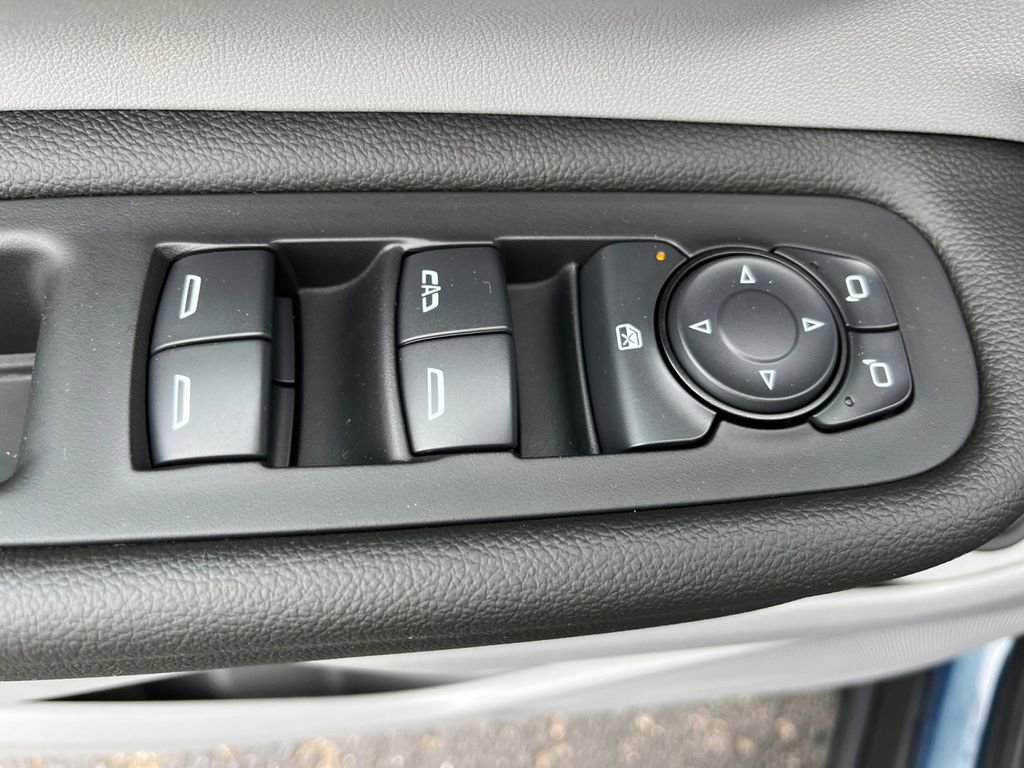 Used 2024 GMC Terrain SLE w/ Driver Convenience Package FWD image 19