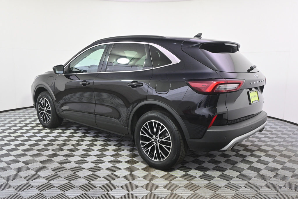 Used 2025 Ford Escape SE FWD image 3